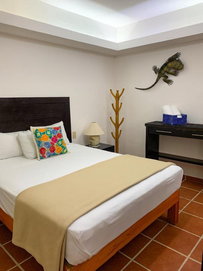 La Iguana Vallarta Lgbt Adults Only - Romantic Zone - Party Clubbing Street Puerto Vallarta Ngoại thất bức ảnh